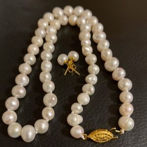Natural white Akoya Cultured Pearl necklace sets. 18 inches long.
